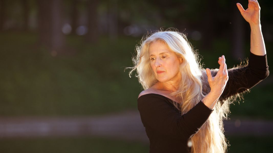 Margie Gillis de retour à Hollyhock cet été !